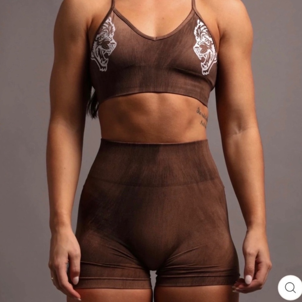She Darc Sport Everson Seamless Set in Desert Dust Wolf Fur (S Top, M Bottom)